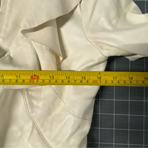 Valentino Roma White Ruffle Leather Jacket Blazer Size 6 - Picture 8 of 10